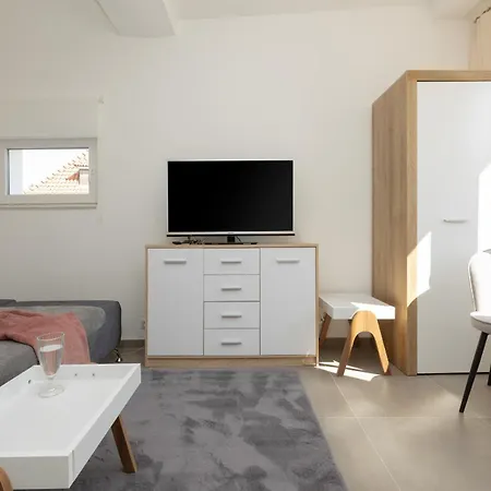 Apartament Urokliwy Z Parkingiem By Renters *